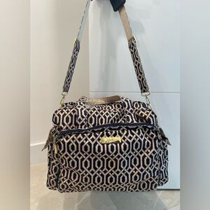 Jujube Diaper Bag 
Geometric Design Top Handle
Adj.Shoulder Strap
Excellent cond